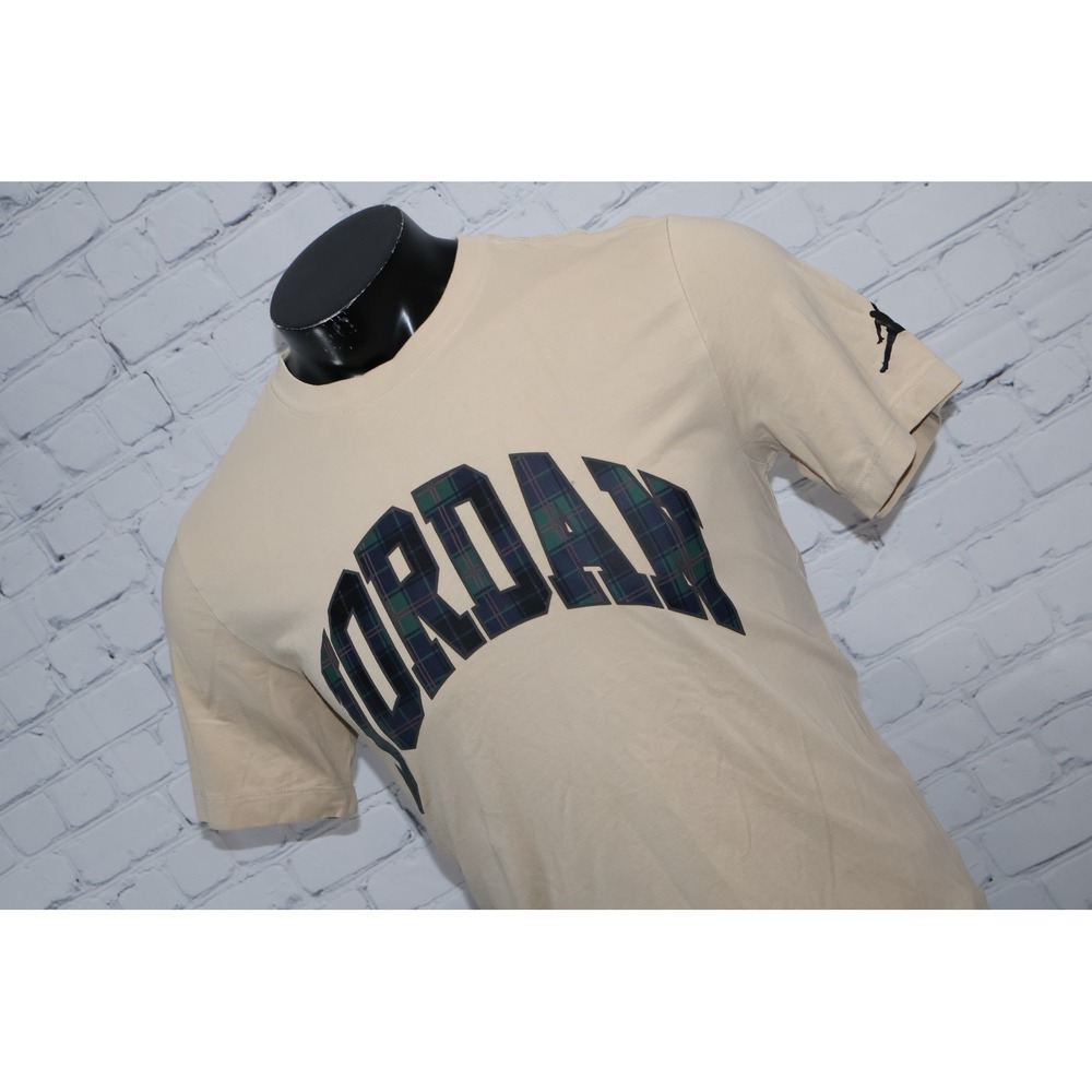Nike Air Jordan T-Shirt Mens Medium Tan Plaid Graphic Jumpman Basketball